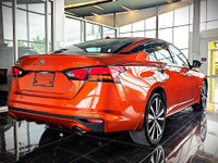 Comes equipped with: Power Mirrors, Sunroof , Shark fin antenna, Halogen Headlamps, Courtesy lights,... (image 4)
