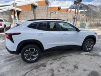 The 2025 Chevrolet Trax LT in Summit White is a stylish and practical subcompact SUV, designed to pr... (image 9)