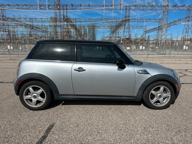 2009 MINI Cooper Hardtop w/MoonRoof in Cars & Trucks in City of Toronto - Image 4
