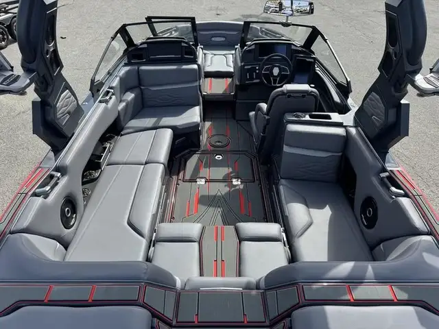 2025 Supra SV 450 in Powerboats & Motorboats in Saskatoon - Image 11