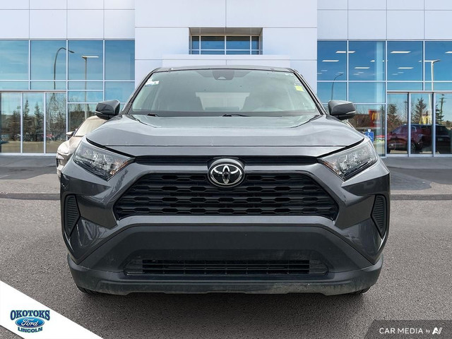 2022 Toyota RAV4 LE in Cars & Trucks in Calgary - Image 2