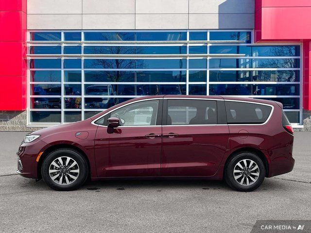 2022 Chrysler Pacifica Hybrid Touring L | Leather | Hybrid in Cars & Trucks in Guelph - Image 2