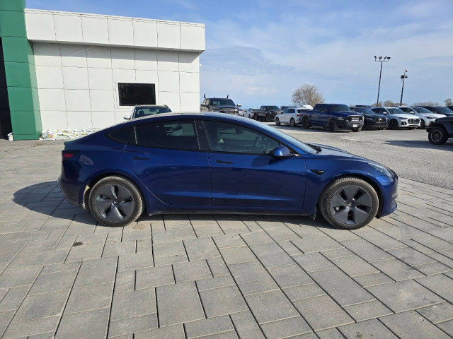 2022 Tesla Model 3 in Cars & Trucks in Ottawa - Image 4
