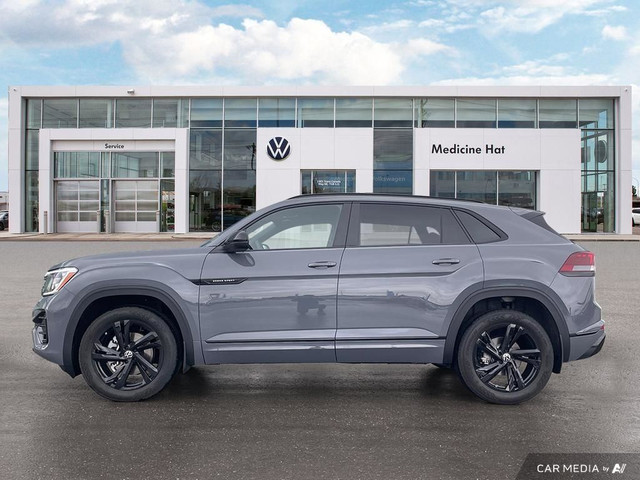 2025 Volkswagen Atlas Cross Sport Comfortline R-Line Black Editi in Cars & Trucks in Medicine Hat - Image 4