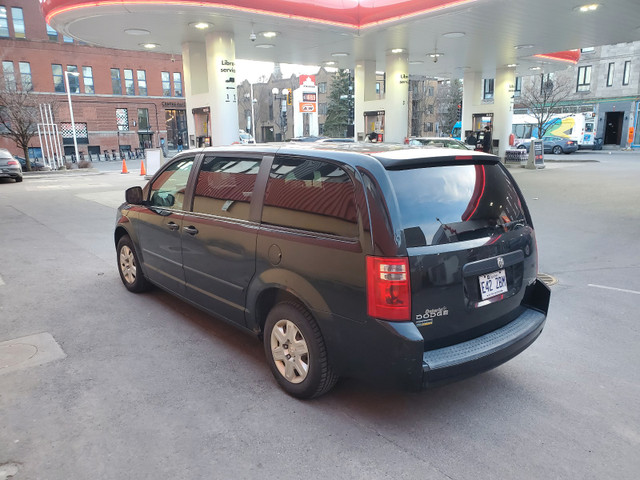 2009 Dodge Grand Caravan SE in Cars & Trucks in City of Montréal - Image 2