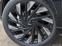 Sunroof, Cooled Seats, Premium Audio, Navigation, Wireless Charging! Whether you're drawn to its lux... (image 6)