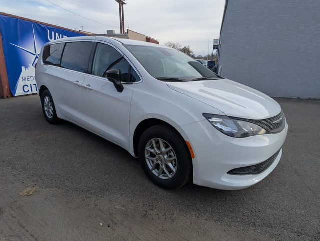 2024 Chrysler Grand Caravan SXT 2WD for sale in Cars & Trucks in Medicine Hat - Image 2