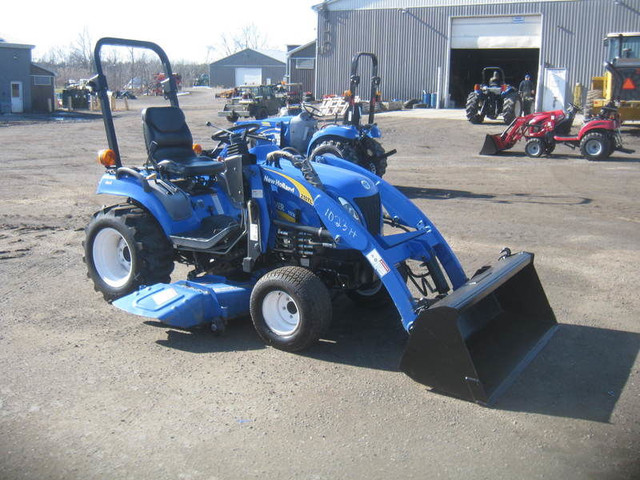 New Holland T1030 Tractor in Farming Equipment in Hamilton - Image 2