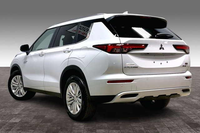 2025 Mitsubishi Outlander Phev SE S-AWC in Cars & Trucks in Edmonton - Image 3