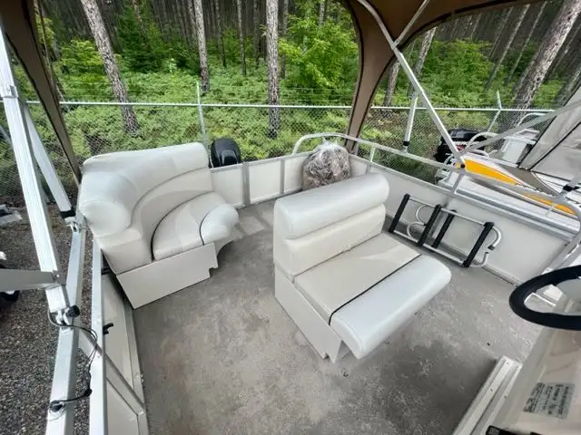 2009 16' Legend Pontoon 25HP 4-STROKE EFI in Powerboats & Motorboats in Peterborough - Image 10
