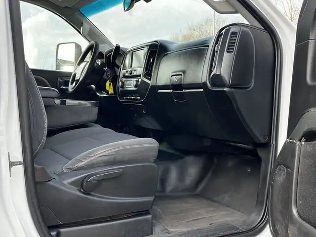 2017 gmc Sierra 3500HD 9 Foot Flat Deck 4WD in Heavy Trucks in Richmond - Image 24