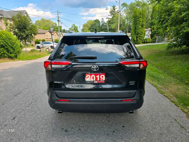 2019 Toyota RAV4 XLE Sunroof , Leather Heated Seats,Heated Steri in Cars & Trucks in City of Toronto - Image 7