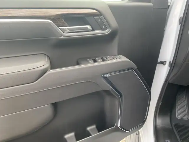 2025 GMC Sierra 1500 Crew Cab Standard Box 4-Wheel Drive SLE for in Cars & Trucks in Grande Prairie - Image 37