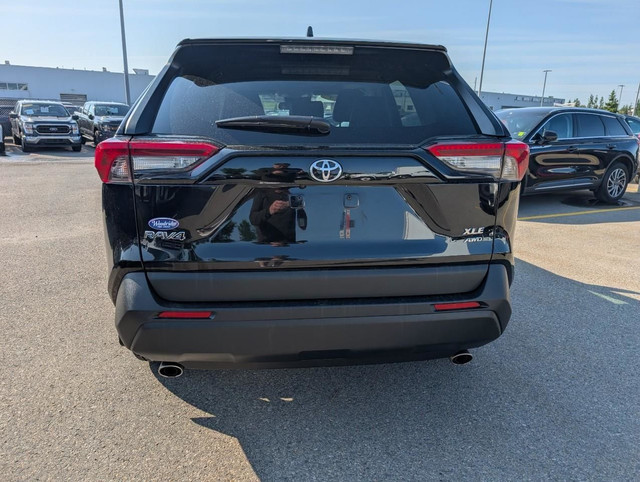 2024 Toyota RAV4 XLE 2.5L, ALL WHEEL DRIVE, NO ACCIDENTS, 2 KEYS in Cars & Trucks in Calgary - Image 4