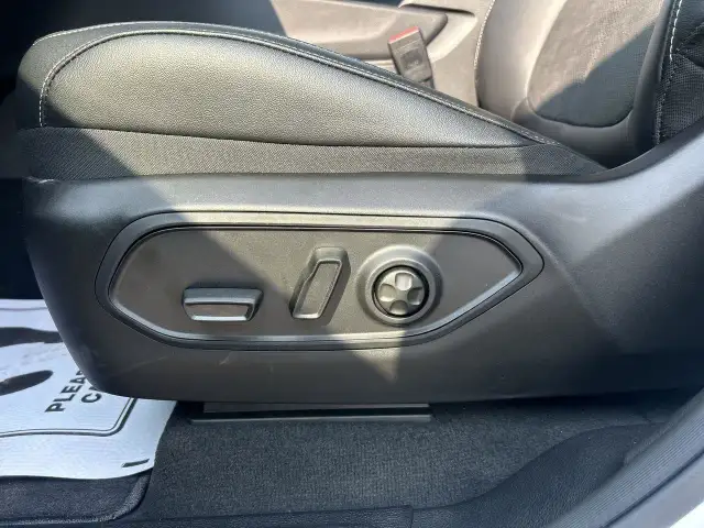 2025 Jeep Grand Cherokee Laredo BLACK ALLOYS! REMOTE START! H... in Cars & Trucks in Sudbury - Image 5