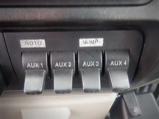2008 ford F-550 Dump Box 2WD in Heavy Trucks in Richmond - Image 32