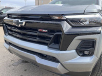 Explore new roads in the redesigned 2025 Chevrolet Colorado Crew Cab Z71 in Sterling Grey Metallic e... (image 3)