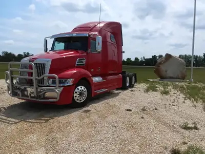 455HP DETROIT DD15, 12 SPD OVERDRIVE, 22.5" TIRES, ALUMINUM WHEELS, 4X4 DIFF LOCKS, 3:08 GEAR RATIO,...