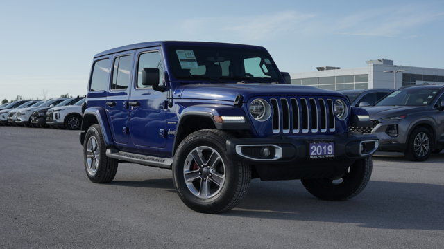 2019 Jeep Wrangler Unlimited Sahara 4x4 | Leather in Cars & Trucks in Guelph