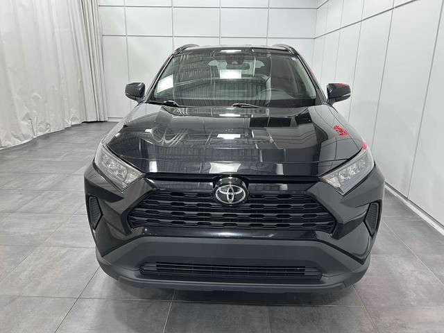 2021 Toyota RAV4 LE - SIEGES CHAUFFANTS - BLUETOOTH in Cars & Trucks in Québec City - Image 2