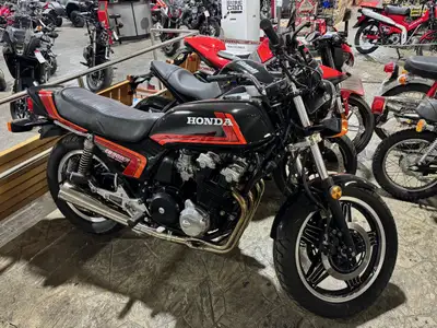 1981 Honda CB900F Asking 9,500 no GST Mint Condition Restoration/Build: Frame and related components...