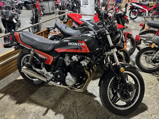 CB900F in Street, Cruisers & Choppers in Edmonton - Image 2