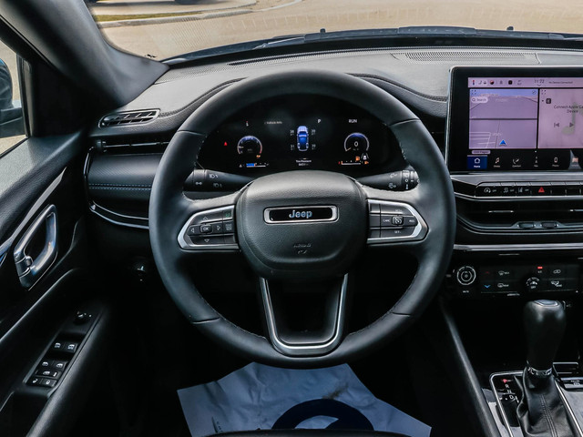 2025 Jeep Compass Altitude 4WD | Keyless Entry | Back-up Came... in Cars & Trucks in London - Image 3