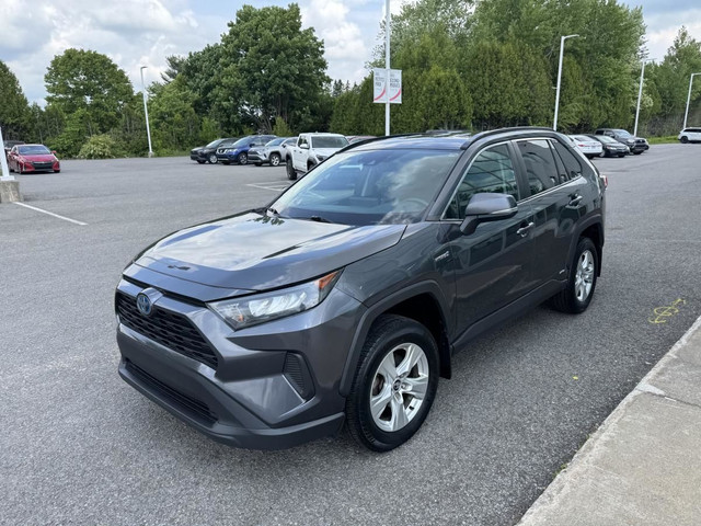 Toyota RAV4 HYBRIDE LE 2019 AWD -ENTRETENUE AU CONCESSIONNAIRE - in Cars & Trucks in Québec City