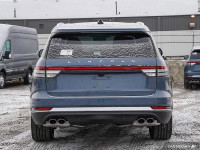 Cooled Leather Seats, Full Rear Console! Full of amazing design both inside and out, this Lincoln Av... (image 5)