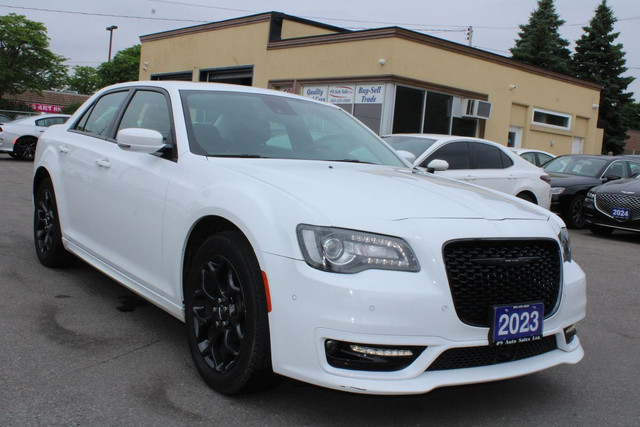 2023 Chrysler 300 Touring L AWD in Cars & Trucks in Mississauga / Peel Region