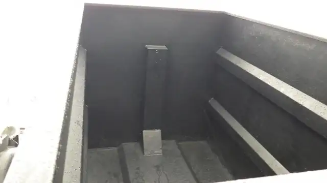 2009 international CF 600 City Star Side Dump Truck 3 Seater Die in Heavy Trucks in Richmond - Image 20