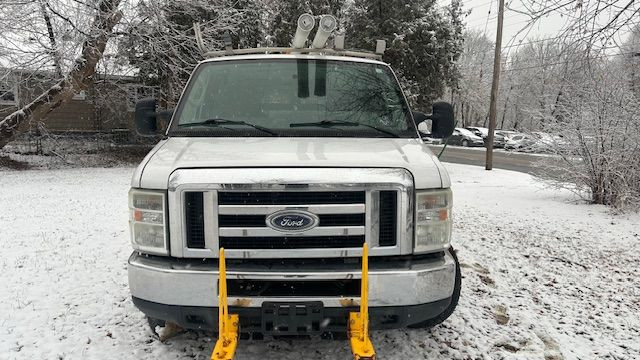 2010 Ford Econoline Cargo Van E350 SUPER DUTY in Cars & Trucks in Oakville / Halton Region - Image 2