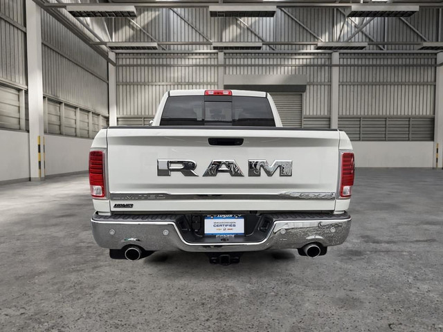 2017 Ram 1500 LIMITÉE CREW CAB 4WD | toit ouvrant | cuir | in Cars & Trucks in Saint-Hyacinthe - Image 4