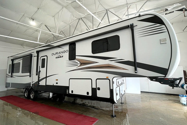 2023 KZ-RV Durango Gold 382MBQ – Pre-Owned 5th Wheel w/Bunk Room in Travel Trailers & Campers in Red Deer - Image 3