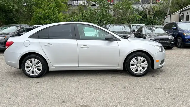 2014 Chevrolet Cruze 4dr Sdn 2LS in Cars & Trucks in Calgary - Image 8