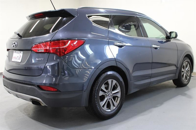 2013 Hyundai Santa Fe 2.4L FWD Premium in Cars & Trucks in Cambridge - Image 2