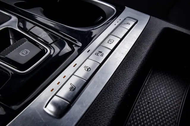 2022 Kia Carnival LX • HEATED SEATS • POWER LIFTGATE • CP/AA in Cars & Trucks in Cornwall - Image 24