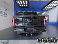 Le Ford F-250 Lariat 2024 impressionne par ses capacités de charge exceptionnelles, son design audac... (image 3)