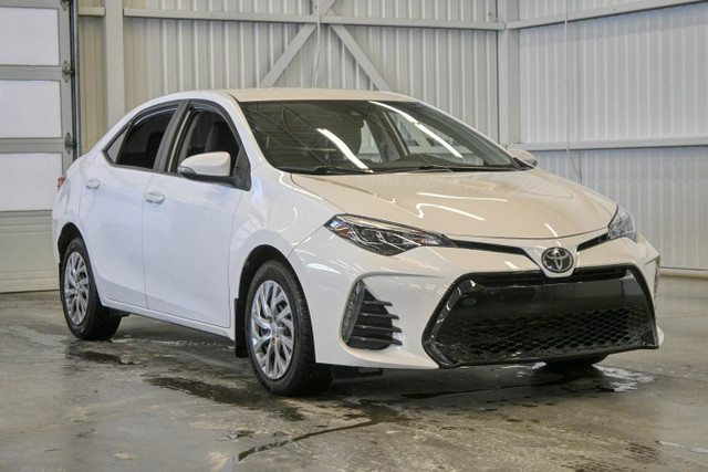2019 Toyota Corolla LE CTV 4 cyl. 1.8L , caméra , sièges chauffa in Cars & Trucks in Sherbrooke
