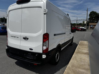 Ford Transit Van T-250 toit moyen 148 po PNBV de 9 000 lb porte coulissante côté passager 2019 à ven... (image 4)
