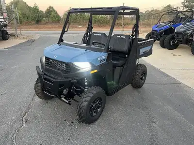 Engine Type: Single-Cylinder Displacement: 34.6 cu. in. (567 cc) Bore and Stroke: Bore: 3.9 in. (99...