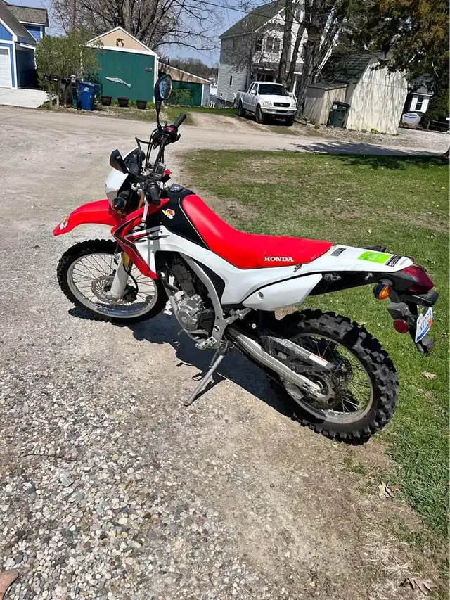 2014 HONDA CRF250R-RED! in Dirt Bikes & Motocross in Edmonton - Image 2