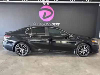 La Toyota Camry SE AWD 2023 combine le confort raffiné d'une berline intermédiaire avec la confiance...