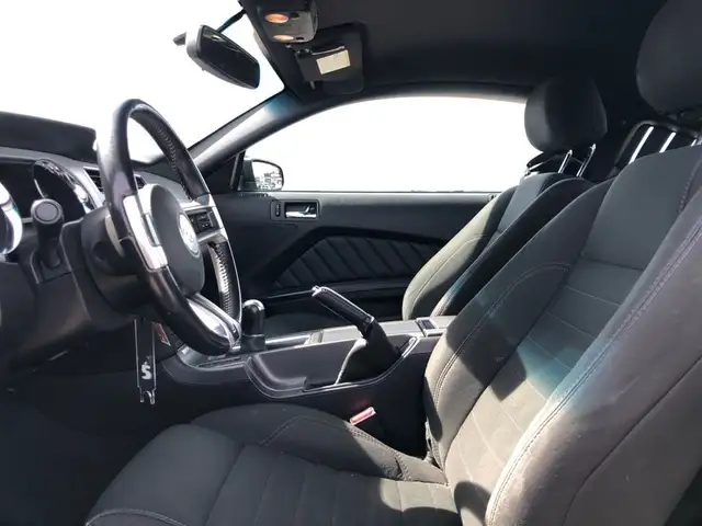 2014 Ford Mustang 2dr Cpe V6 / Heated Seats in Cars & Trucks in Calgary - Image 13