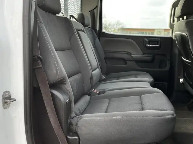 2017 GMC Sierra 3500HD Crew Cab 4x4 9 Foot Flatdeck dans Camions lourds dans Delta/Surrey/Langley - Image 31