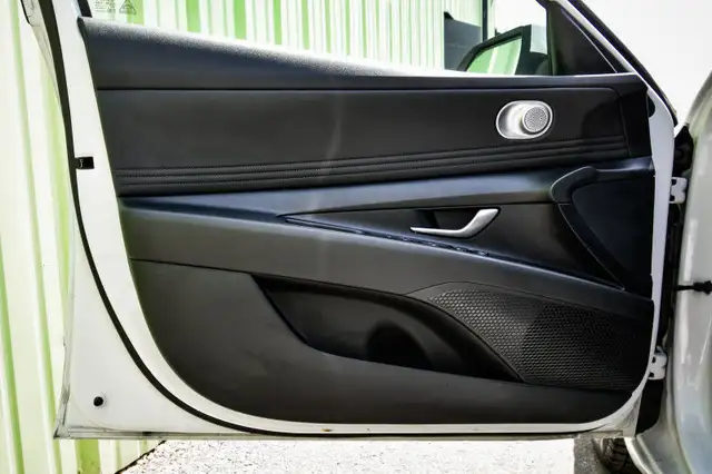 2021 Hyundai Elantra Preferred IVT • HEATED SEATS/STEERING • CP/ in Cars & Trucks in Kingston - Image 10
