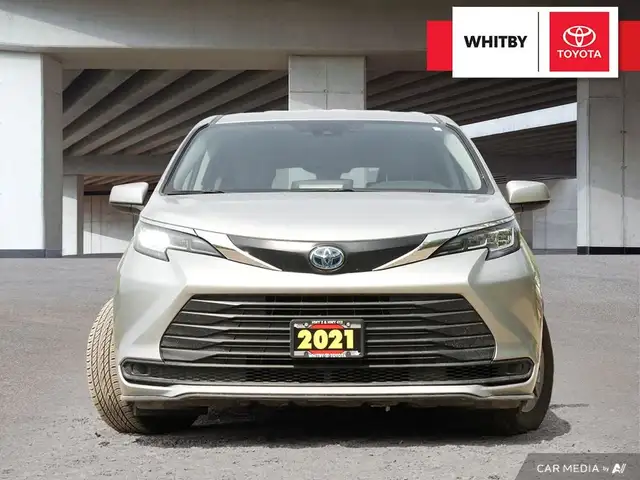 2021 Toyota Sienna LE Hybrid AWD 2.5L / 8-Passenger / Parking Ca in Cars & Trucks in Oshawa / Durham Region - Image 4