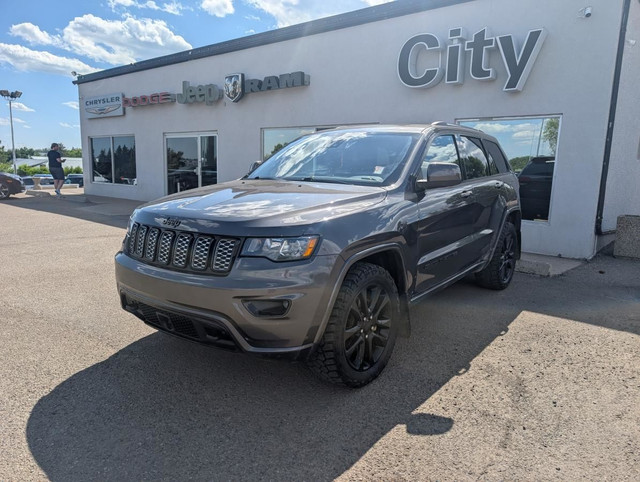 2020 Jeep Grand Cherokee Altitude 4x4 for sale in Cars & Trucks in Medicine Hat - Image 3