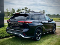 Stock#: 251104AThe 2022 Toyota Highlander XSE in Canada offers a compelling blend of sporty styling,... (image 2)