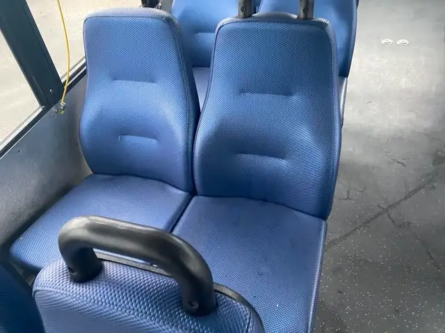 2018 chevrolet Express G4500 21 Passenger Bus With Wheelchair Ac in Heavy Trucks in Richmond - Image 29